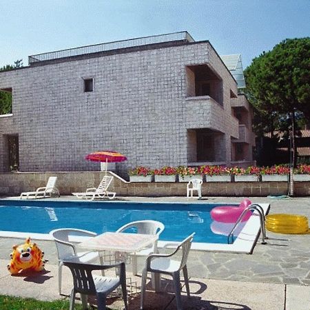 Lignano Exclusive With Pool Apartment Lignano Sabbiadoro Bagian luar foto
