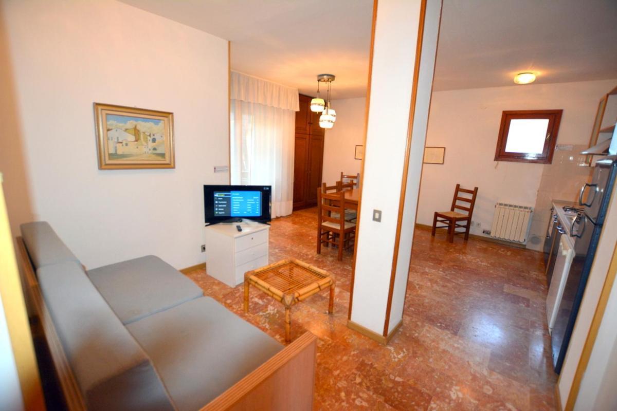 Lignano Exclusive With Pool Apartment Lignano Sabbiadoro Bagian luar foto