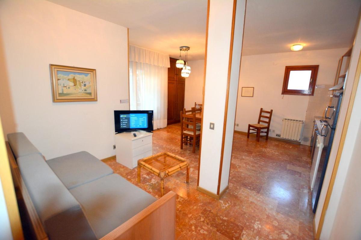 Lignano Exclusive With Pool Apartment Lignano Sabbiadoro Bagian luar foto