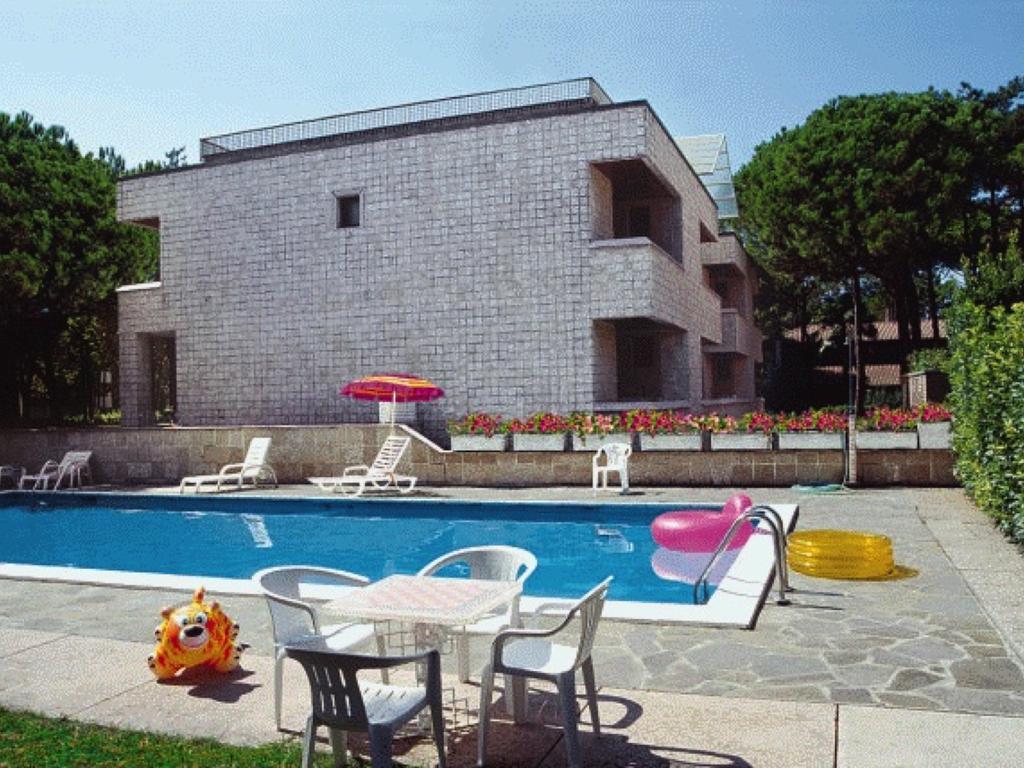 Lignano Exclusive With Pool Apartment Lignano Sabbiadoro Bagian luar foto