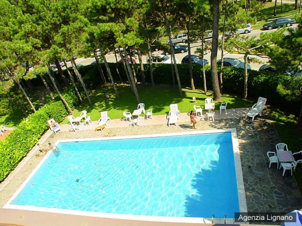 Lignano Exclusive With Pool Apartment Lignano Sabbiadoro Bagian luar foto