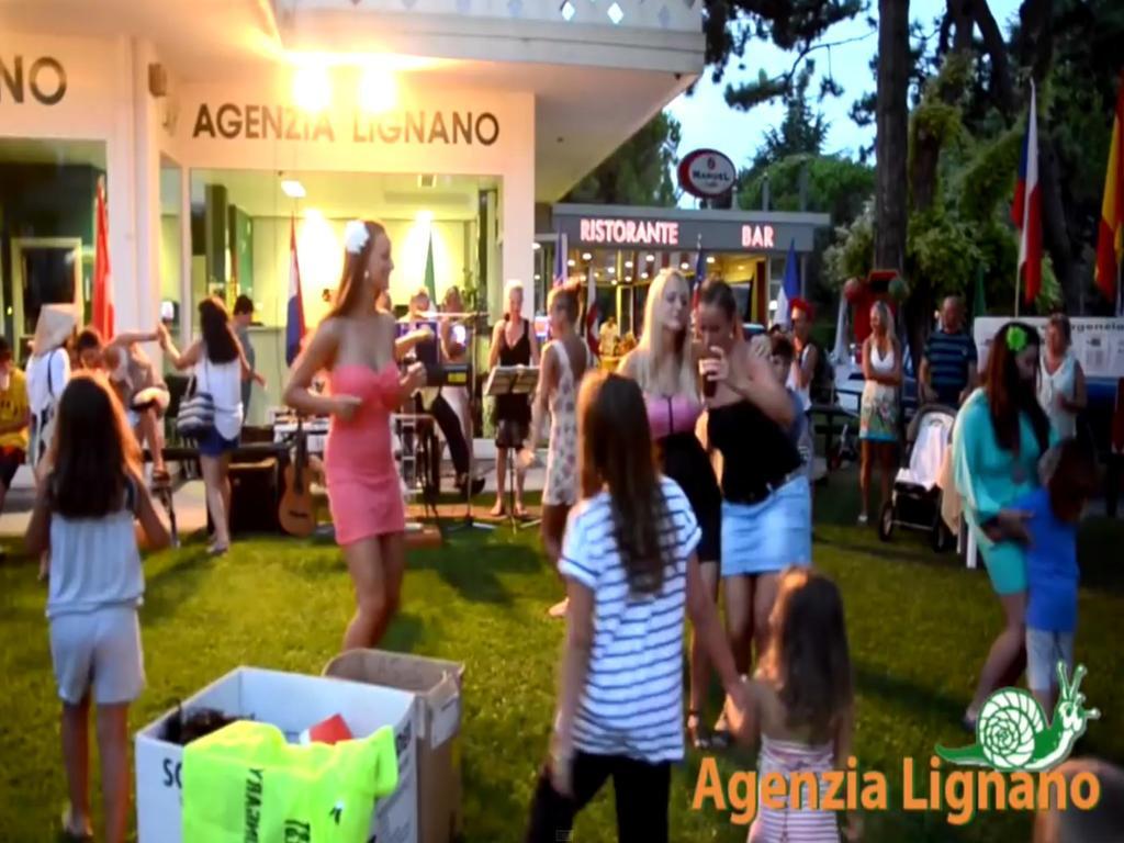 Lignano Exclusive With Pool Apartment Lignano Sabbiadoro Bagian luar foto