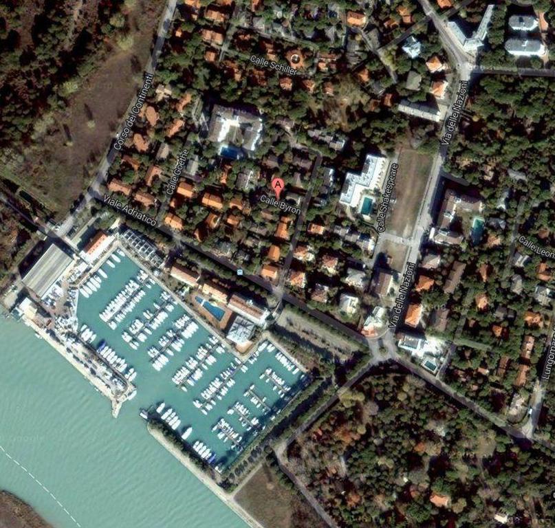 Lignano Exclusive With Pool Apartment Lignano Sabbiadoro Bagian luar foto